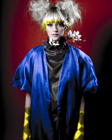 Photo: @Kuntergrau Kuntergrau (Tatjana Jule Schenk) Model: Charly von Mary von Megamodelagency Designer: URAN Styling: Modepflaster H&M: Anja Kieselbach - Hair | Make-up | Workshops