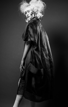 Photo: @Kuntergrau Kuntergrau (Tatjana Jule Schenk) Model: Charly von Mary von Megamodelagency Designer: URAN Styling: Modepflaster H&M: Anja Kieselbach - Hair | Make-up | Workshops